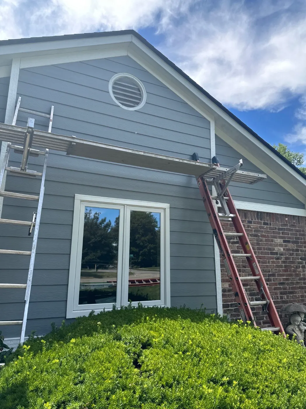 Vinyl siding replacement completed in Cheswick Place